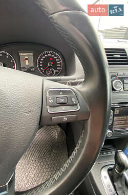 Мінівен Volkswagen Touran 2011 в 