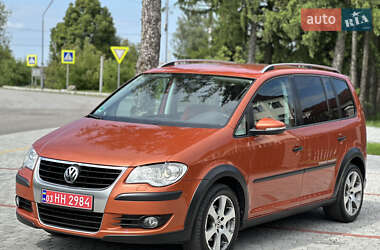 Минивэн Volkswagen Touran 2010 в Староконстантинове