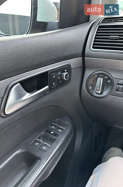 Минивэн Volkswagen Touran 2014 в 