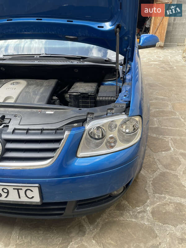 Минивэн Volkswagen Touran 2004 в Старом Самборе