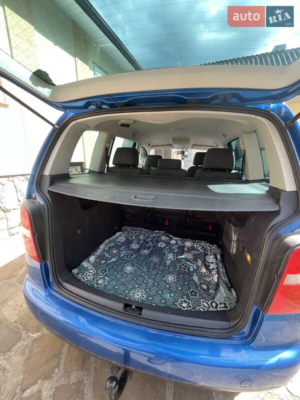 Минивэн Volkswagen Touran 2004 в Старом Самборе