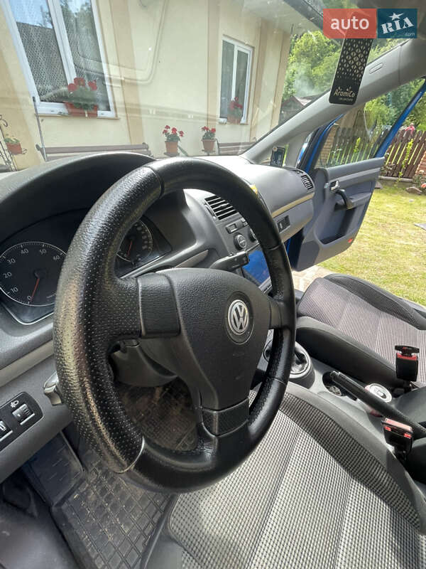 Минивэн Volkswagen Touran 2004 в Старом Самборе