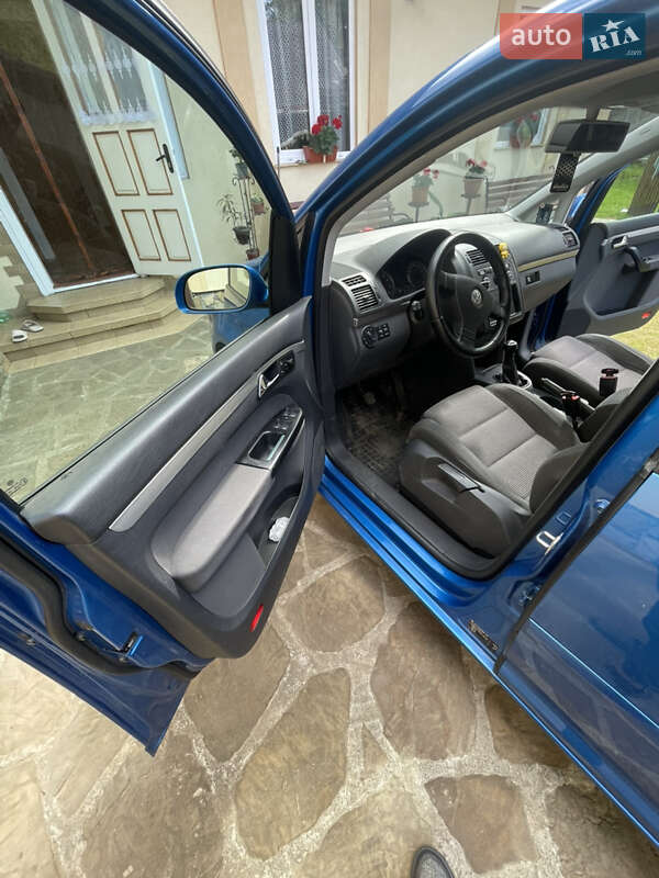 Минивэн Volkswagen Touran 2004 в Старом Самборе