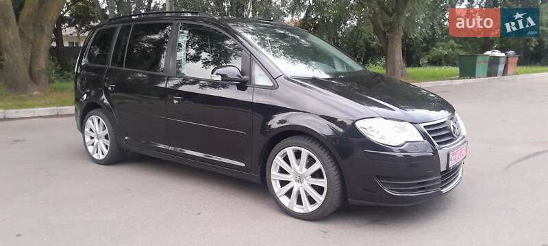 Мінівен Volkswagen Touran 2009 в Києві