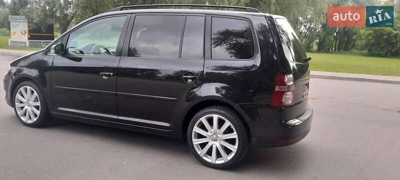 Мінівен Volkswagen Touran 2009 в Києві