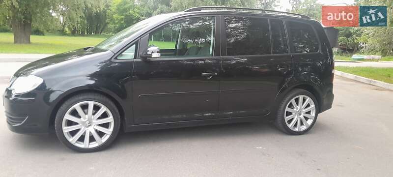 Мінівен Volkswagen Touran 2009 в Києві