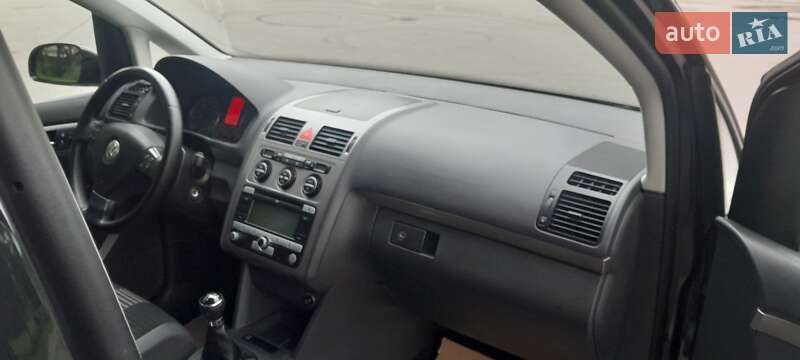 Мінівен Volkswagen Touran 2009 в Києві