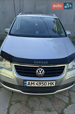 Минивэн Volkswagen Touran 2010 в Житомире