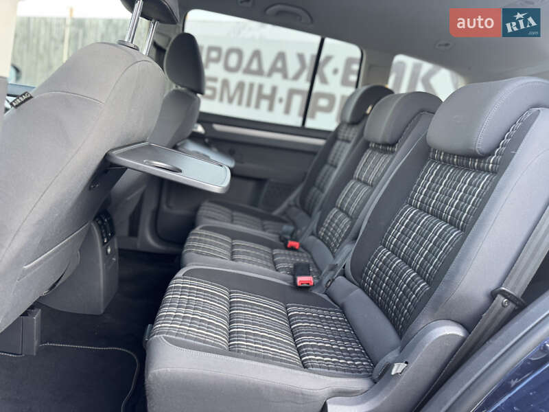 Минивэн Volkswagen Touran 2011 в Сарнах