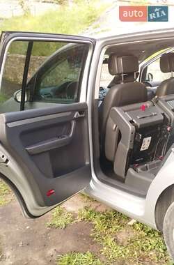 Минивэн Volkswagen Touran 2014 в 