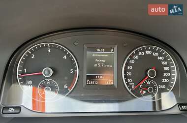 Минивэн Volkswagen Touran 2012 в 
