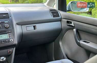 Минивэн Volkswagen Touran 2006 в 
