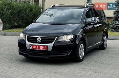 Минивэн Volkswagen Touran 2010 в Рожище