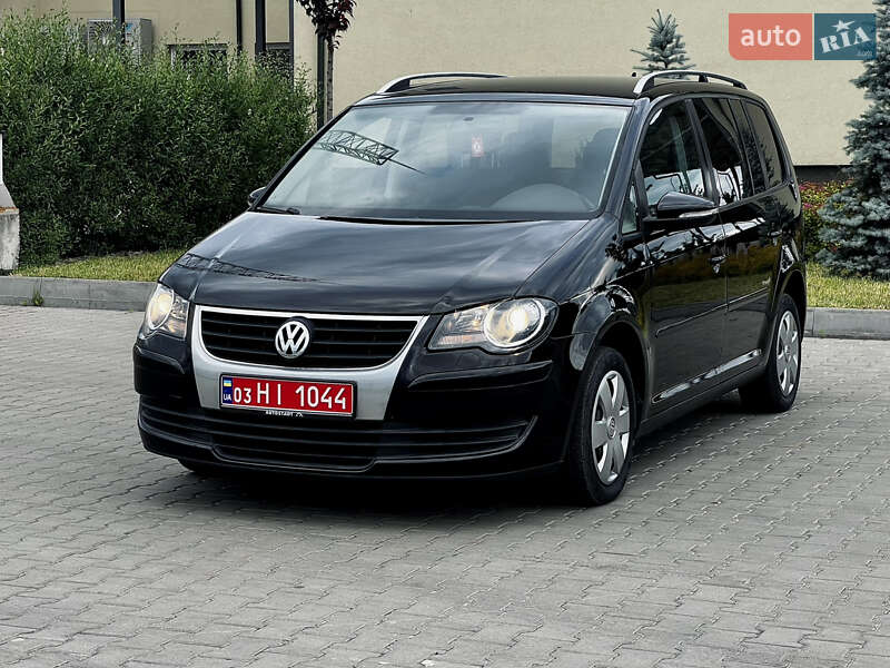 Мінівен Volkswagen Touran 2010 в Рожище