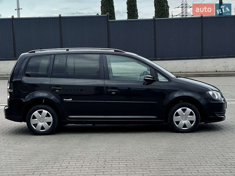 Мінівен Volkswagen Touran 2010 в Рожище