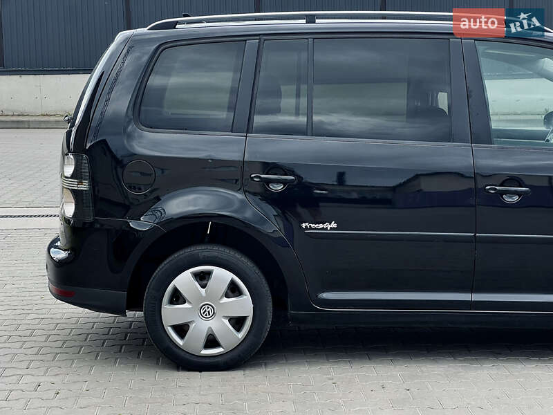 Мінівен Volkswagen Touran 2010 в Рожище