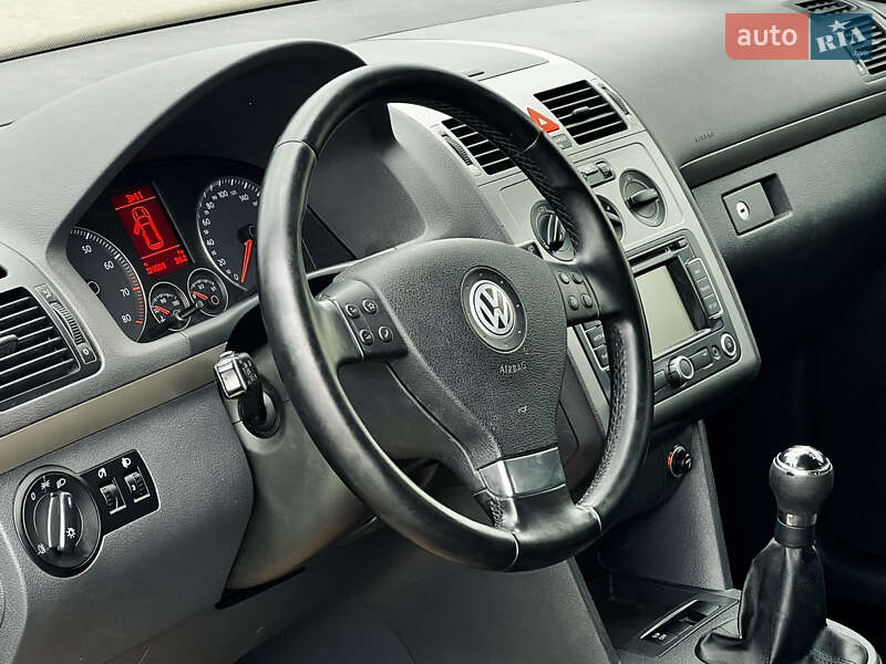 Мінівен Volkswagen Touran 2010 в Рожище