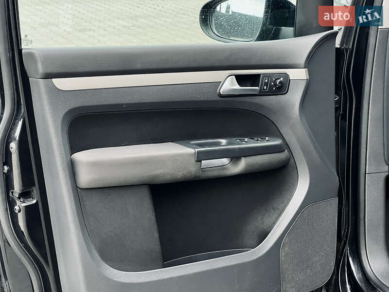Мінівен Volkswagen Touran 2010 в Рожище