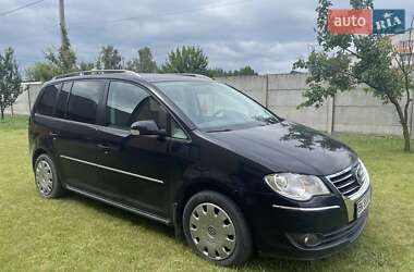 Минивэн Volkswagen Touran 2008 в Старой Выжевке