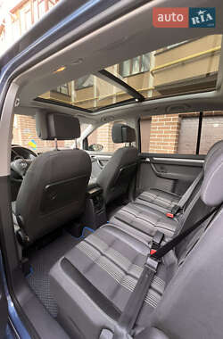 Минивэн Volkswagen Touran 2012 в 