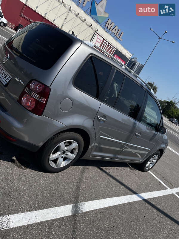 Мінівен Volkswagen Touran 2008 в Києві