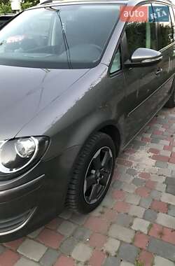 Минивэн Volkswagen Touran 2010 в Староконстантинове