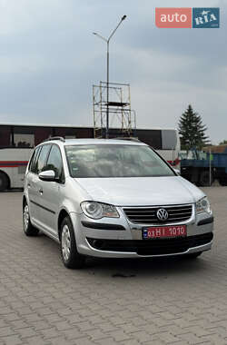Мінівен Volkswagen Touran 2010 в Нововолинську