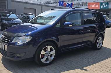 Мінівен Volkswagen Touran 2008 в Чернівцях