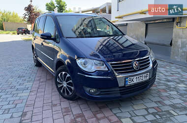 Мінівен Volkswagen Touran 2009 в Луцьку