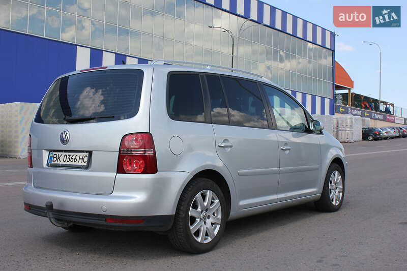 Минивэн Volkswagen Touran 2005 в Ровно