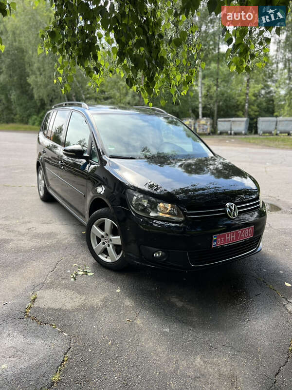 Минивэн Volkswagen Touran 2011 в Сарнах