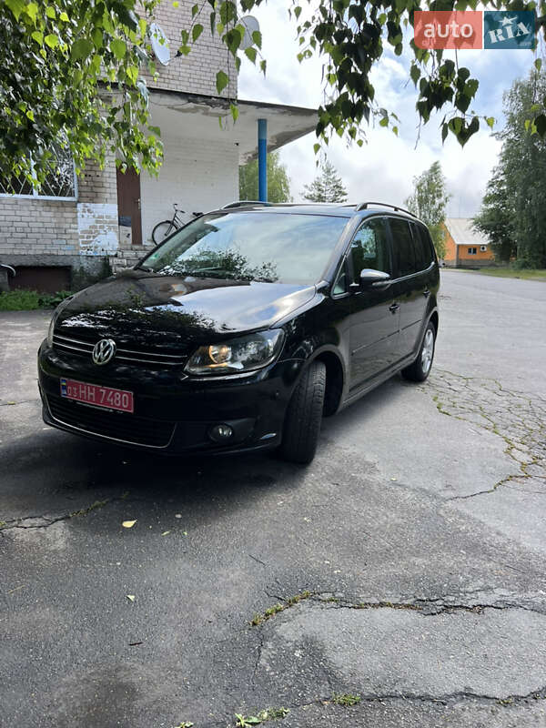 Минивэн Volkswagen Touran 2011 в Сарнах