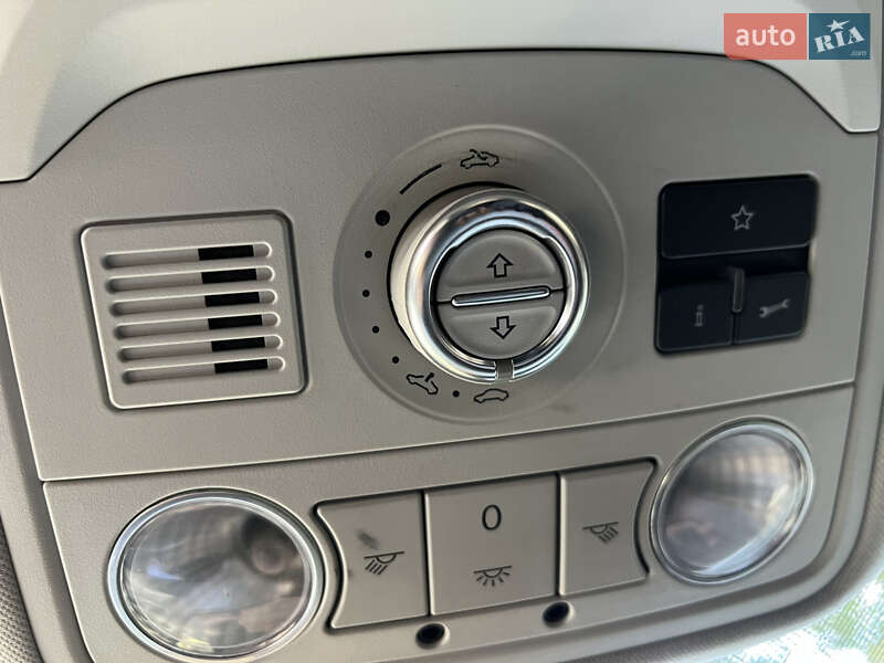 Минивэн Volkswagen Touran 2011 в Киеве