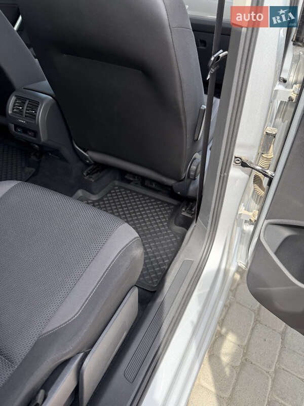 Микровэн Volkswagen Touran 2018 в Самборе фото 18 Микровэн Volkswagen Touran 2018 в Самборе