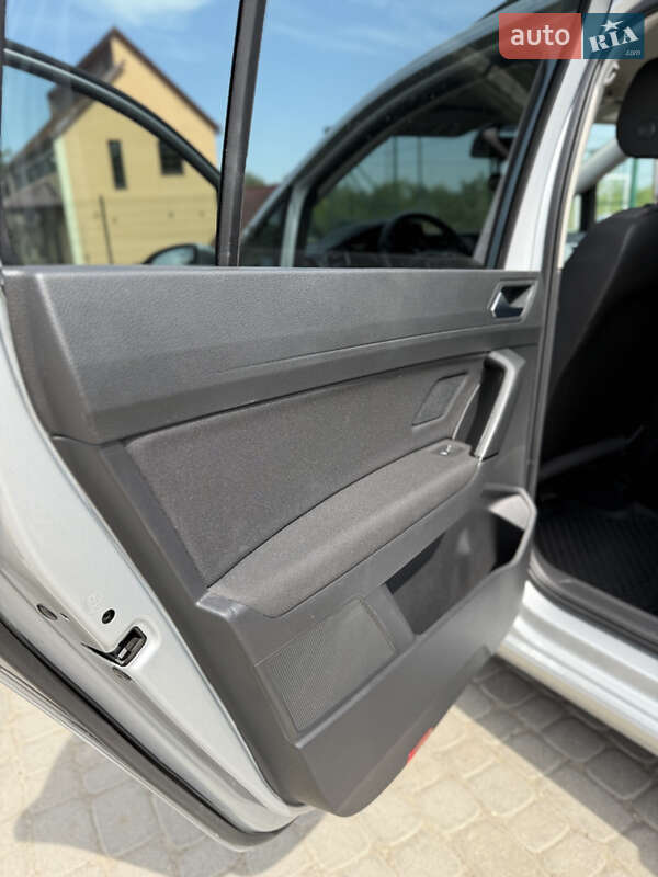 Микровэн Volkswagen Touran 2018 в Самборе фото 26 Микровэн Volkswagen Touran 2018 в Самборе