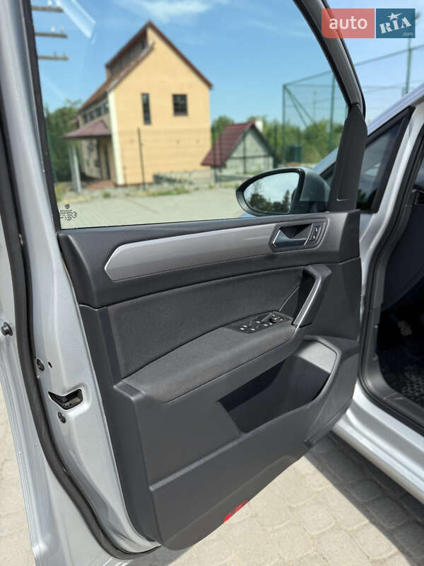 Микровэн Volkswagen Touran 2018 в Самборе фото 29 Микровэн Volkswagen Touran 2018 в Самборе