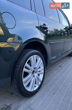 Мінівен Volkswagen Touran 2010 в 
