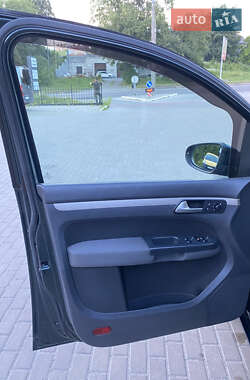Мінівен Volkswagen Touran 2010 в 