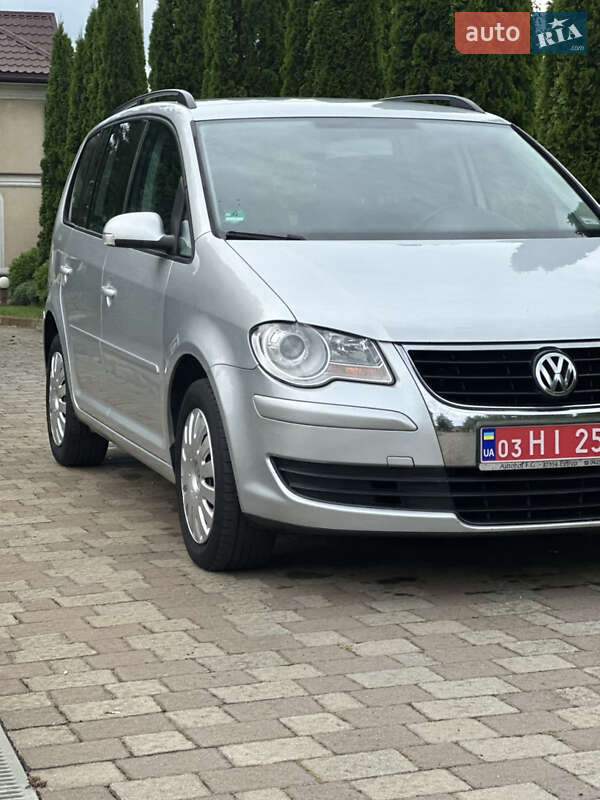 Минивэн Volkswagen Touran 2007 в Сарнах