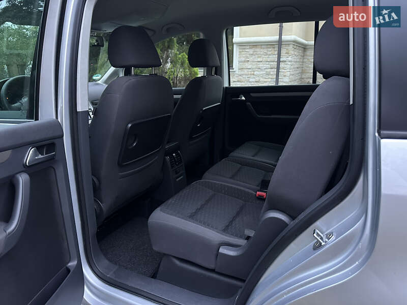 Минивэн Volkswagen Touran 2007 в Сарнах