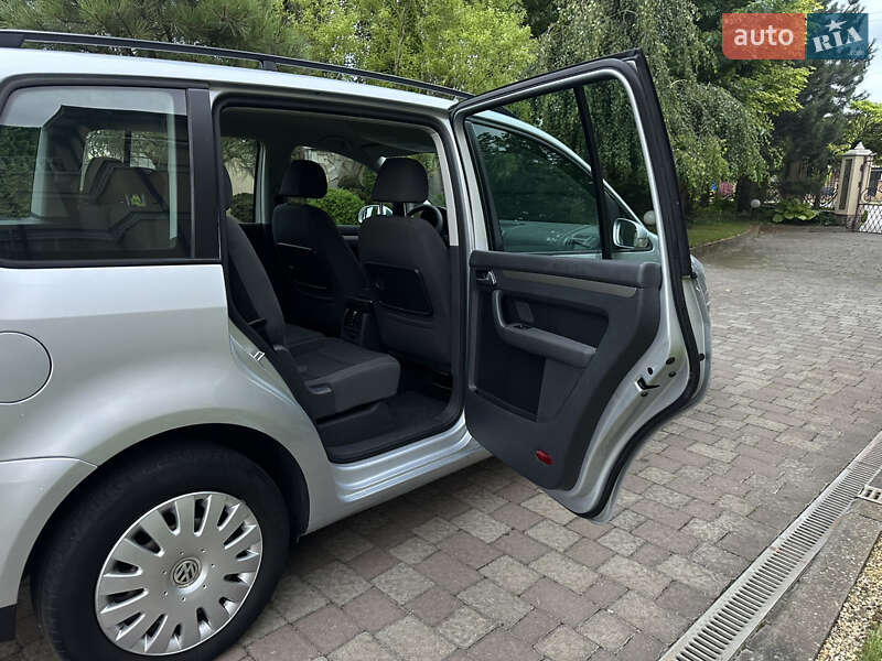 Минивэн Volkswagen Touran 2007 в Сарнах