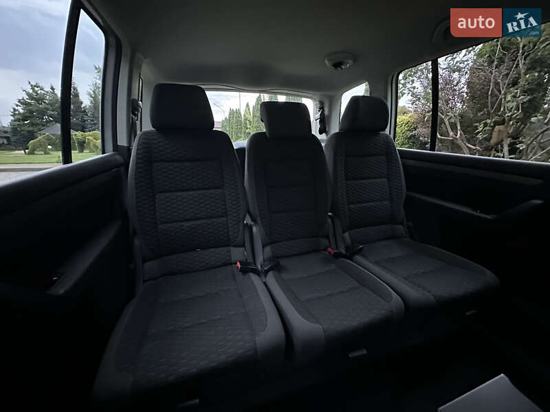 Минивэн Volkswagen Touran 2007 в Сарнах