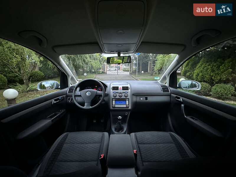 Минивэн Volkswagen Touran 2007 в Сарнах