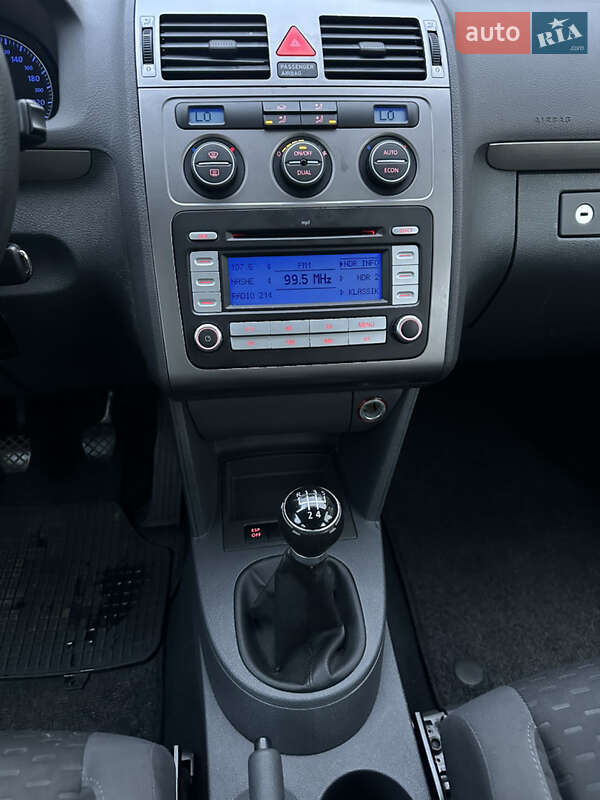 Минивэн Volkswagen Touran 2007 в Сарнах