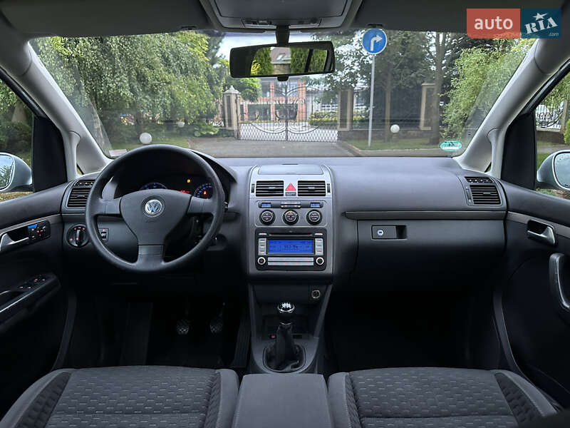 Минивэн Volkswagen Touran 2007 в Сарнах
