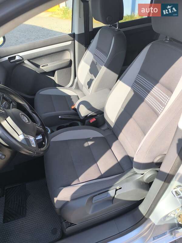 Минивэн Volkswagen Touran 2013 в Кривом Роге