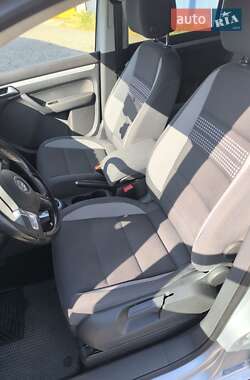 Мінівен Volkswagen Touran 2013 в 