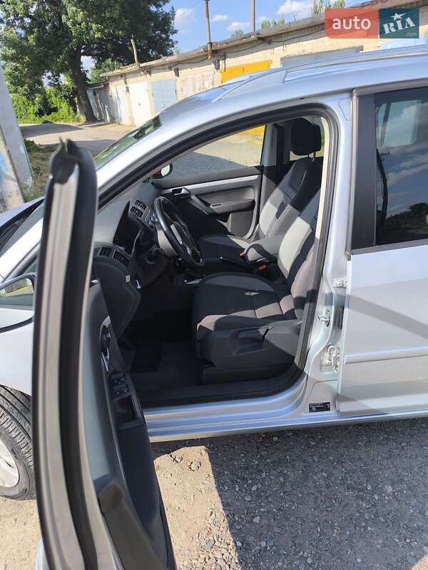 Минивэн Volkswagen Touran 2013 в Кривом Роге