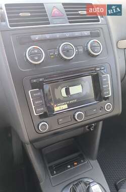 Мінівен Volkswagen Touran 2013 в 