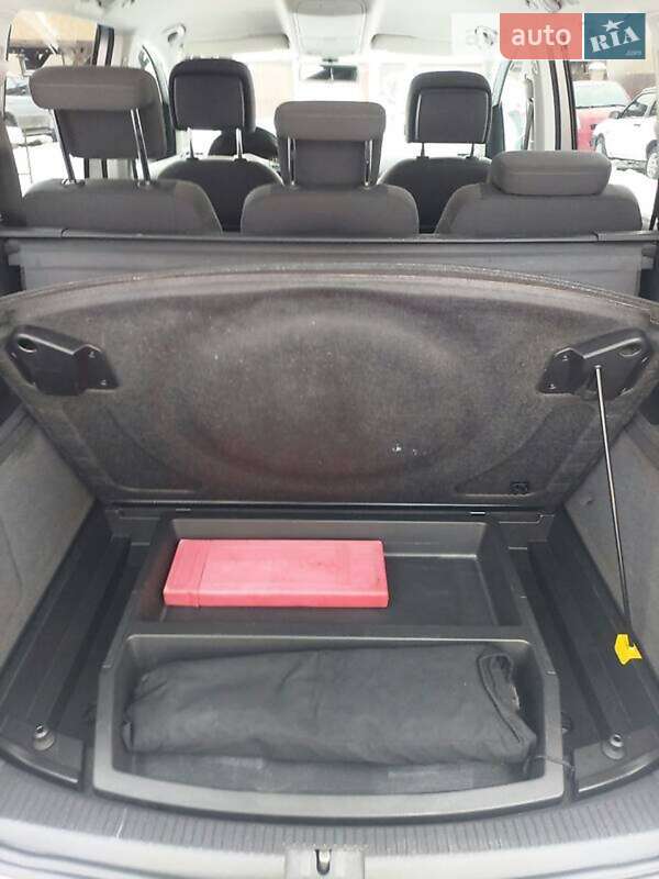 Минивэн Volkswagen Touran 2013 в Кривом Роге